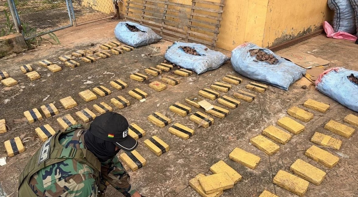 HALLAN 80 PAQUETES DE MARIHUANA EN LA TERMINAL DE BUSES DE COBIJA